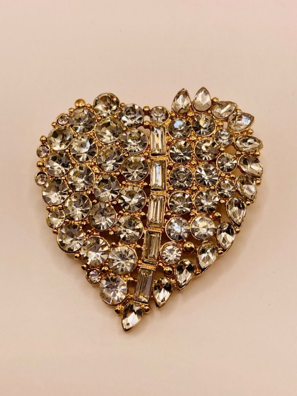 New Old Stock Vintage Rhinestone Heart Gold-Tone Brooch Pin -110B